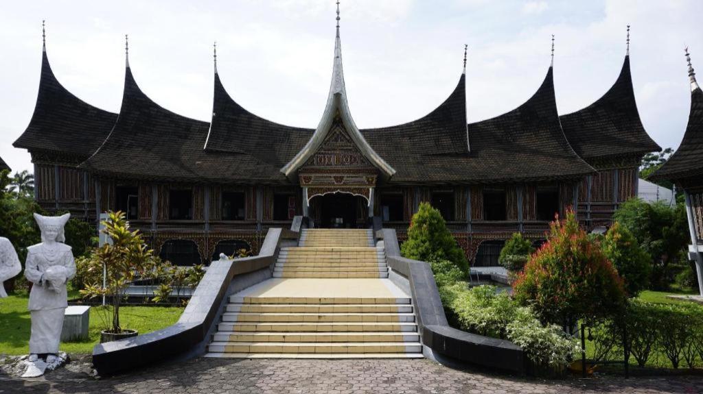 The Axana Hotel Padang  Exterior photo