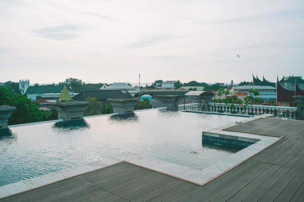 The Axana Hotel Padang  Exterior photo