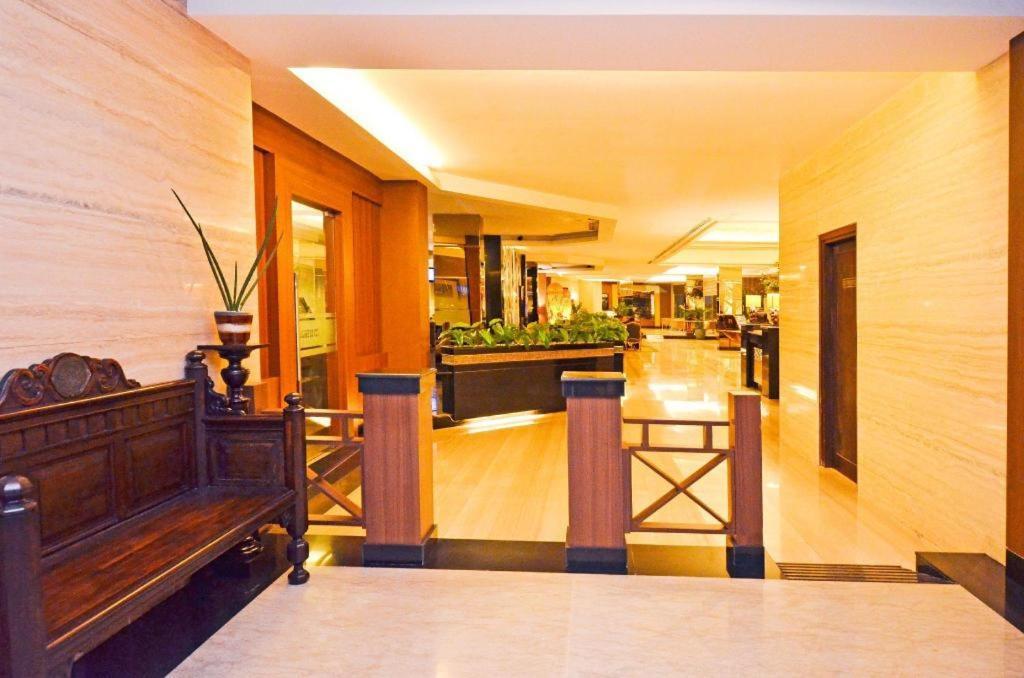 The Axana Hotel Padang  Exterior photo
