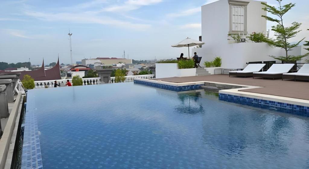 The Axana Hotel Padang  Exterior photo