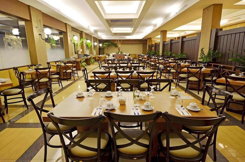 The Axana Hotel Padang  Exterior photo