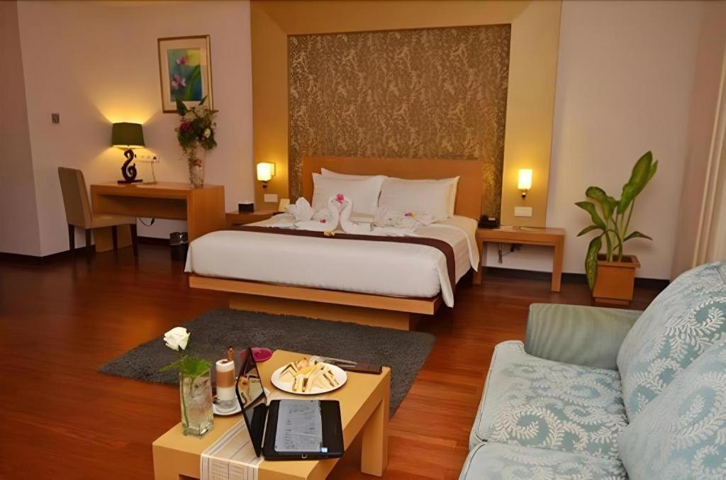 The Axana Hotel Padang  Exterior photo