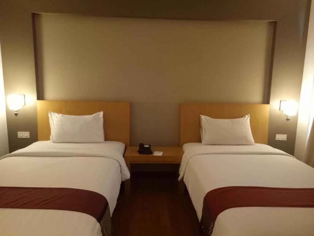 The Axana Hotel Padang  Exterior photo