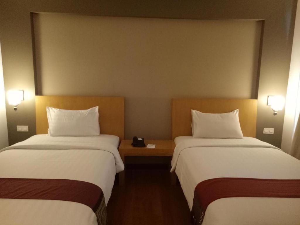 The Axana Hotel Padang  Exterior photo