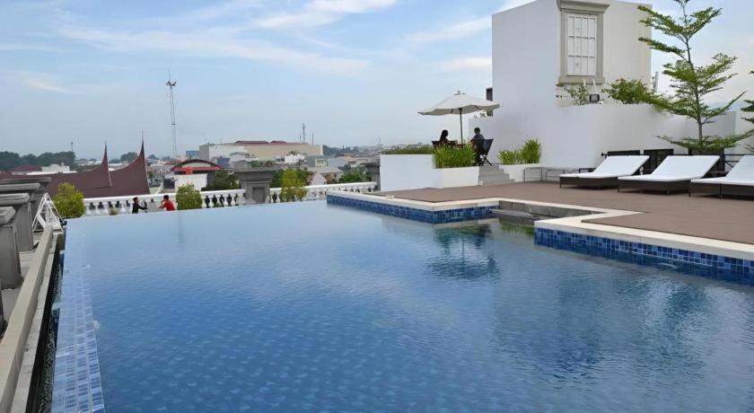 The Axana Hotel Padang  Exterior photo